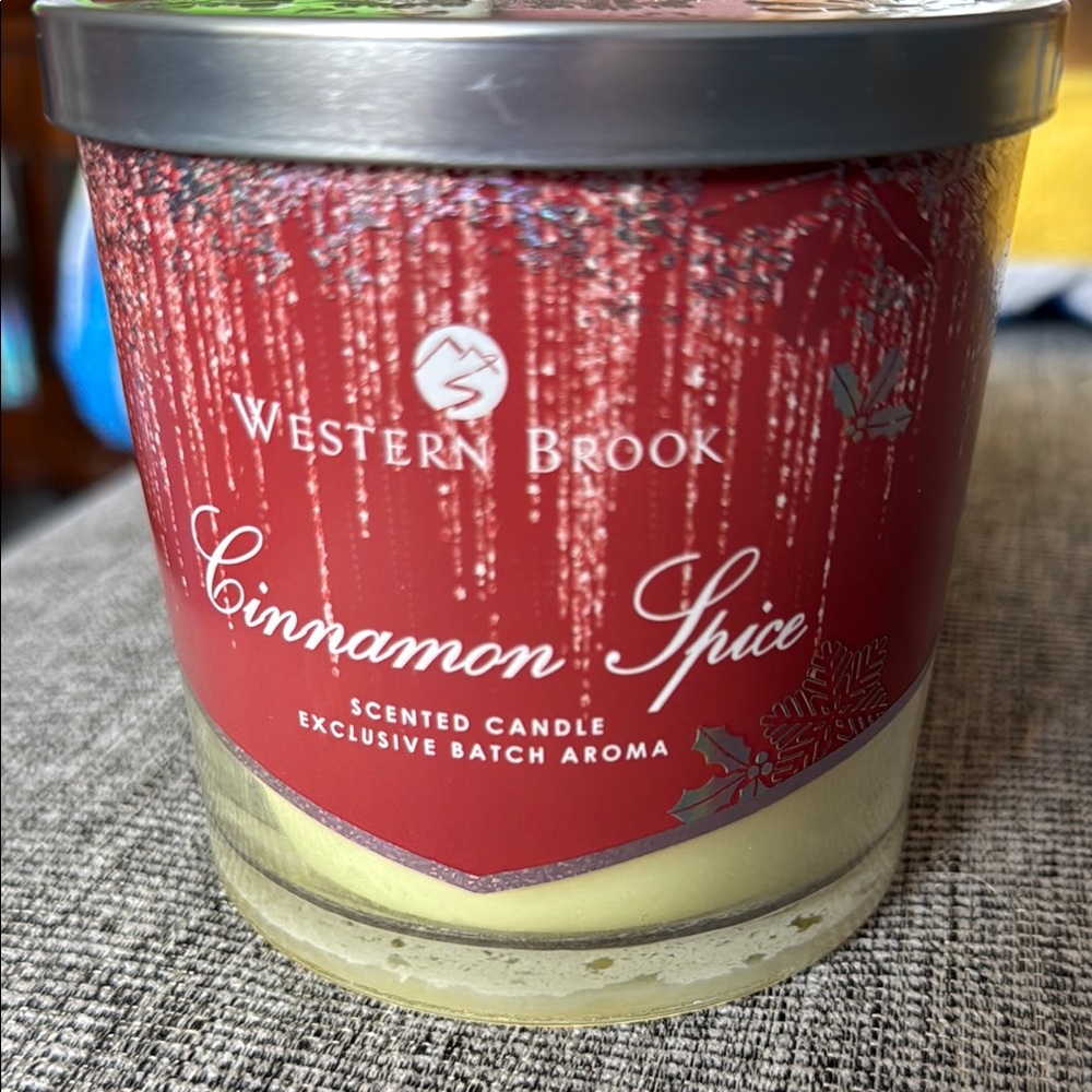 Cinnamon Spice Scented Candle - Red and Cream